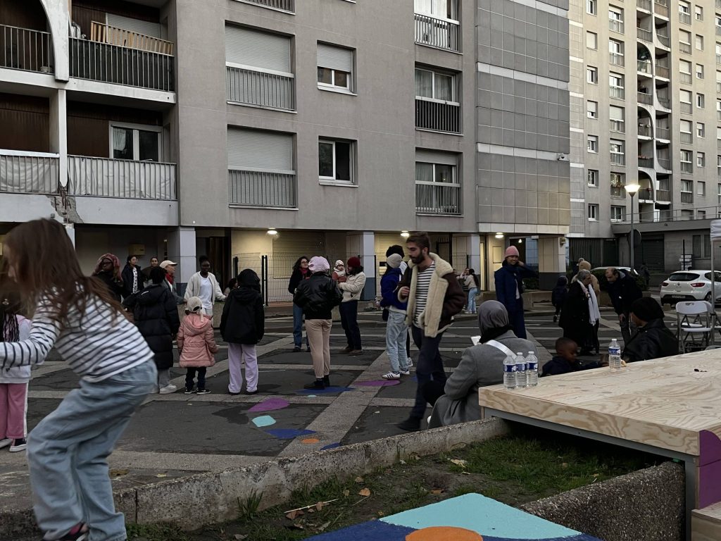 Les locataires sont présents lors de l'inauguration
