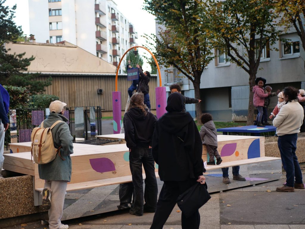 Photographie des locataires lors de l'inauguration du nouvel aménagement