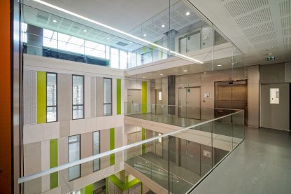 Des locaux communs et espaces extérieurs et terrasses sont accessibles pour les startups hébergées à paris santé cochin.